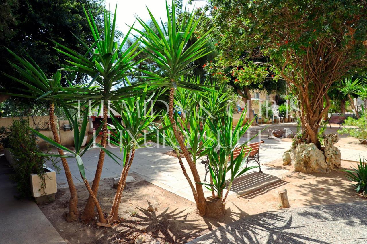 Beachfront Skyline Retreat 1Br Pool Central Larnaca Esterno foto