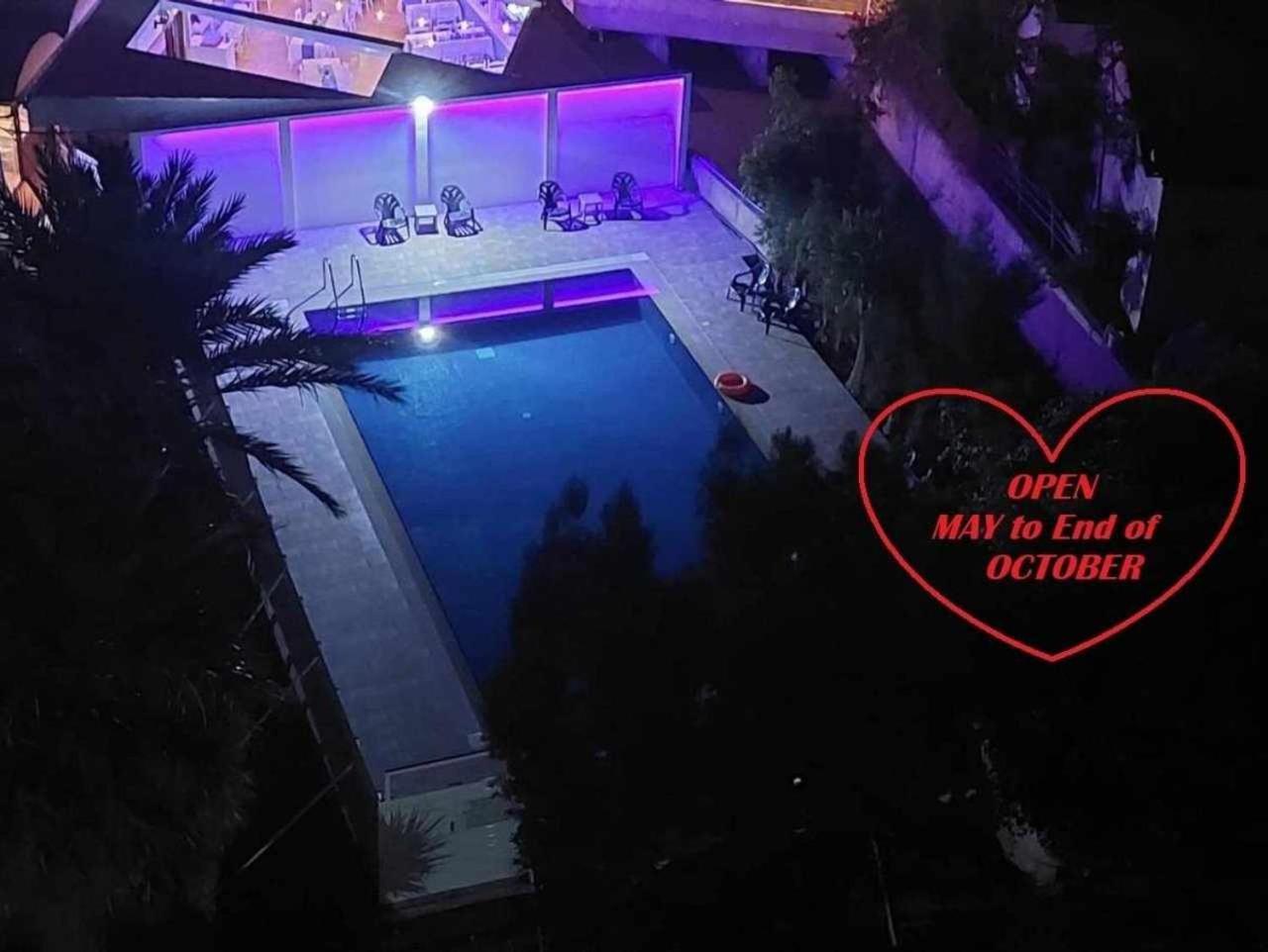 Beachfront Skyline Retreat 1Br Pool Central Larnaca Esterno foto