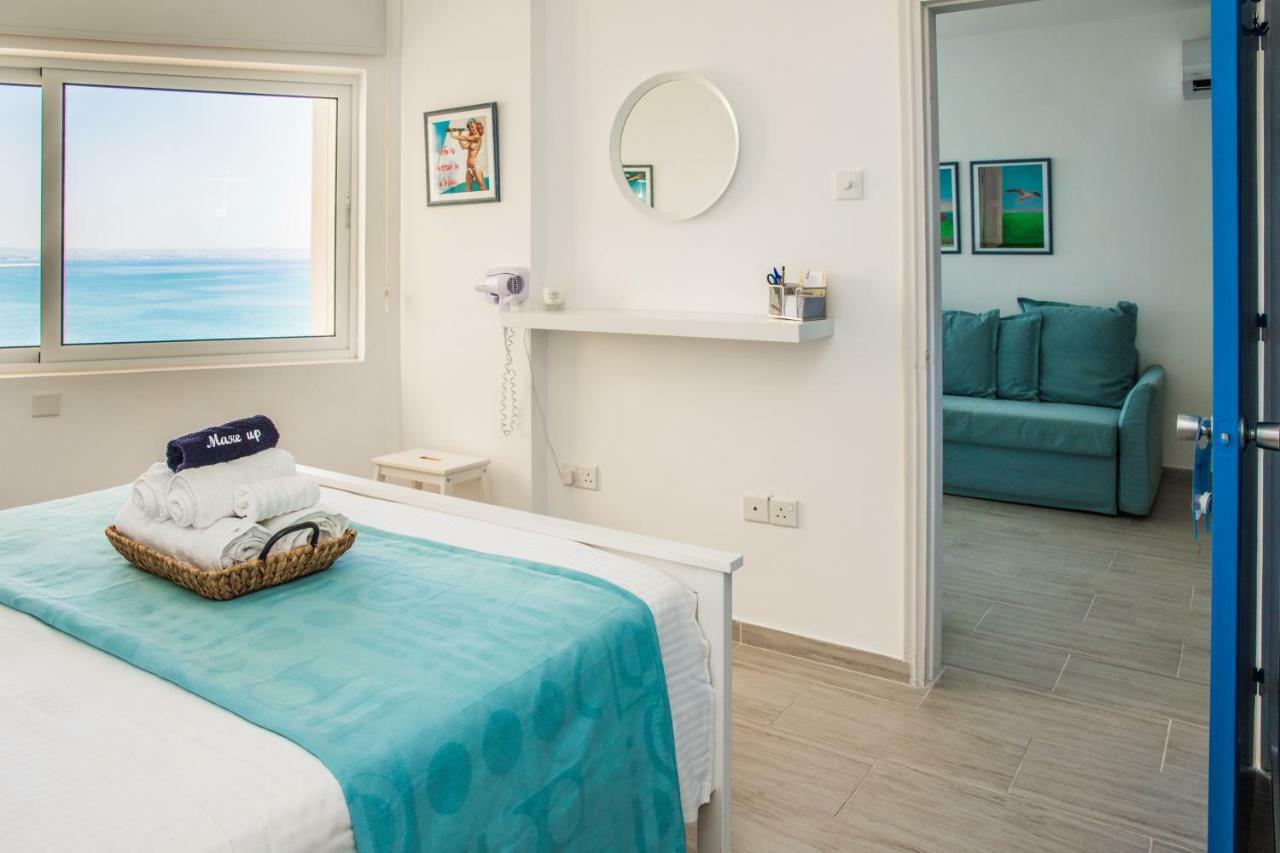 Beachfront Skyline Retreat 1Br Pool Central Larnaca Esterno foto