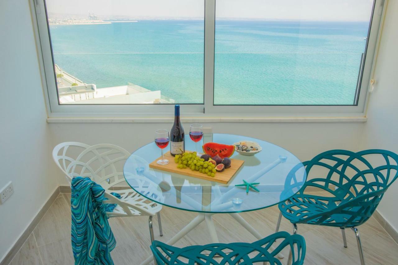 Beachfront Skyline Retreat 1Br Pool Central Larnaca Esterno foto